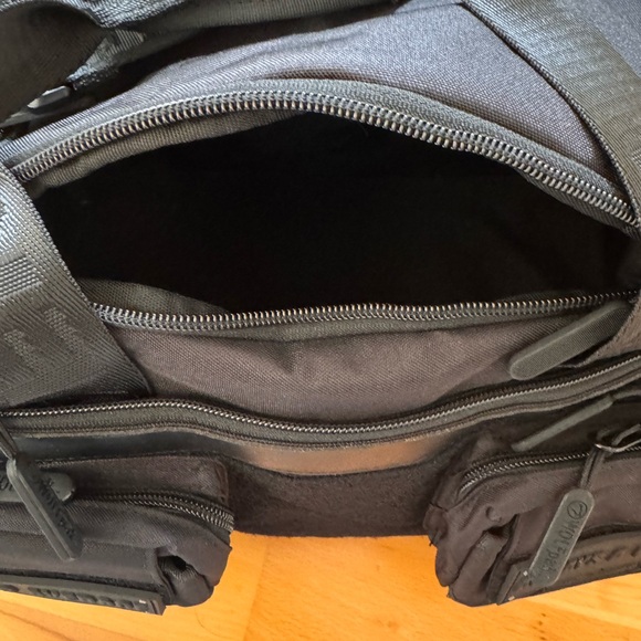 WolfPak Black Nightshade 20L Mini Duffle NEW NWT Fast Ship - Picture 9 of 11